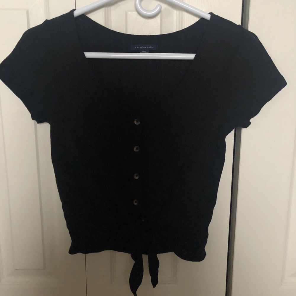 button t-shirt with a tied knot // american eagle